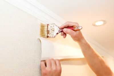 Pose de papier peint à la Turbie — revêtements muraux et toiles de verre